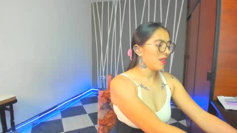 laura online show from 07.08.26