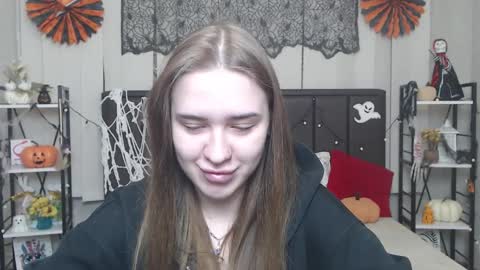 LauraHlot online show from 10.28.25