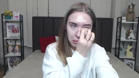 LauraHlot online show from 11.30.25