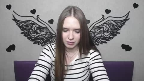 LauraHlot online show from 04.18.26