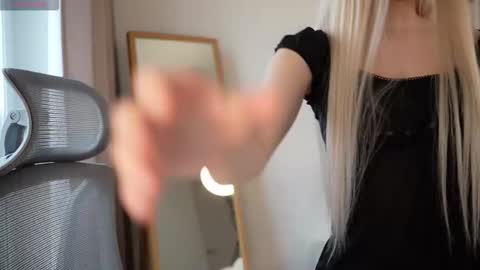 Laura online show from 11.06.25