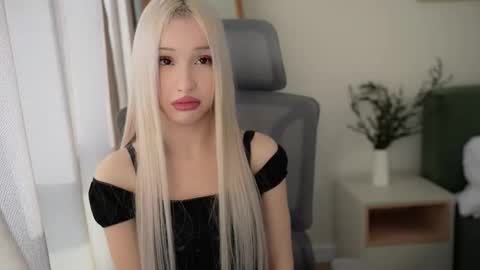 Laura online show from 11.08.25