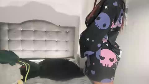 Snapshot of lauraohana chatting on 12.03.24 lauraohana online show from 12.03.24