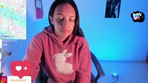 Snapshot of lauraohana chatting on 02.08.25 lauraohana online show from 02.08.25