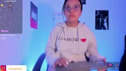 Snapshot of lauraohana chatting on 02.13.25 lauraohana online show from 02.13.25