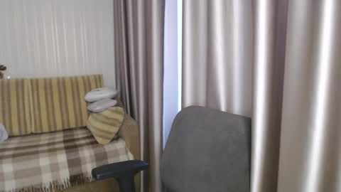 Lauraoven1 online show from 12.28.24