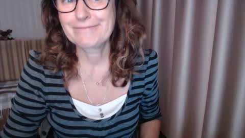 Lauraoven1 online show from 10.24.25