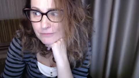 Lauraoven1 online show from 11.29.25