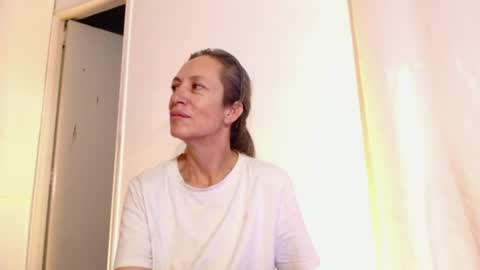 Snapshot of laurasofia45 chatting on 07.16.26 Laura Sofia online show from 07.16.26