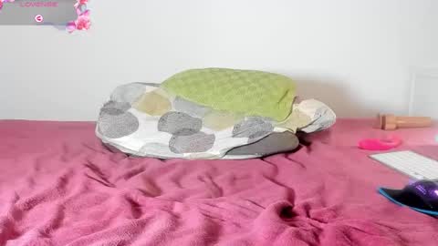 Snapshot of laurasommer chatting on 02.11.25 Laura Lara Sommer online show from 02.11.25