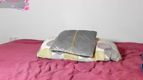 Snapshot of laurasommer chatting on 10.07.25 Laura Lara Sommer online show from 10.07.25