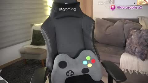 Laura online show from 02.12.25