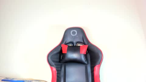 Snapshot of laureen777 chatting on 10.22.25 laureen777 online show from 10.22.25