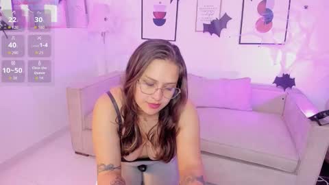 Snapshot of laureen_se chatting on 10.26.25 laureen_se online show from 10.26.25