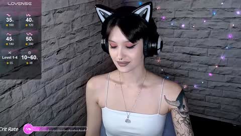 Snapshot of lauren_raquel chatting on 12.10.24 Eva online show from 12.10.24