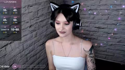 Snapshot of lauren_raquel chatting on 12.10.24 Eva online show from 12.10.24