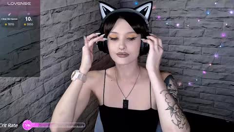 Snapshot of lauren_raquel chatting on 12.12.24 Eva online show from 12.12.24