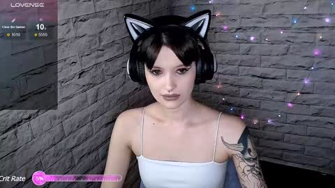 Snapshot of lauren_raquel chatting on 12.17.24 Eva online show from 12.17.24