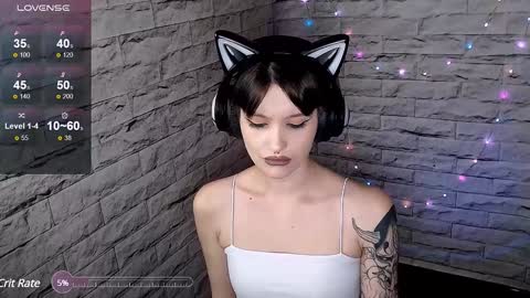 Snapshot of lauren_raquel chatting on 12.19.24 Eva online show from 12.19.24