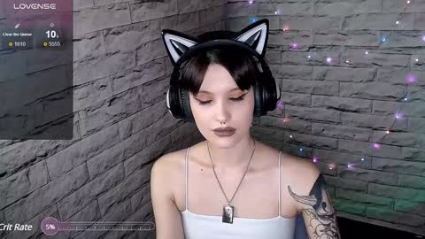 Snapshot of lauren_raquel chatting on 12.28.24 Eva online show from 12.28.24