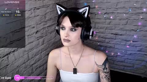 Snapshot of lauren_raquel chatting on 12.31.24 Eva online show from 12.31.24