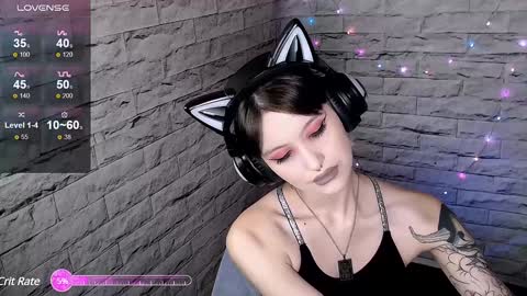 Snapshot of lauren_raquel chatting on 01.06.25 Eva online show from 01.06.25
