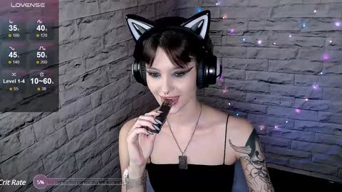 Snapshot of lauren_raquel chatting on 01.25.25 Eva online show from 01.25.25
