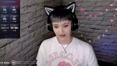 Snapshot of lauren_raquel chatting on 10.02.25 Eva online show from 10.02.25