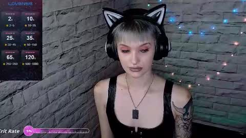 Snapshot of lauren_raquel chatting on 10.16.25 Eva online show from 10.16.25