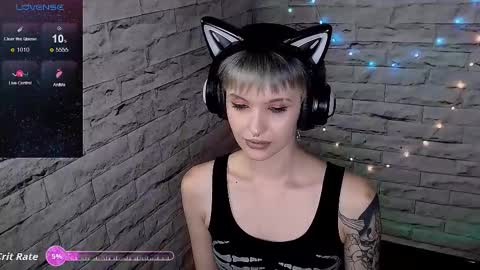 Snapshot of lauren_raquel chatting on 10.17.25 Eva online show from 10.17.25