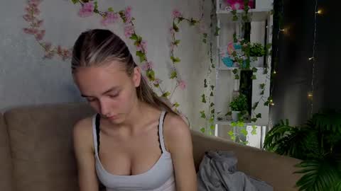 Snapshot of laurenasimpkin chatting on 06.11.26 Lissa online show from 06.11.26