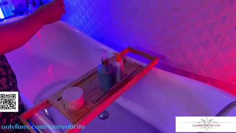 Snapshot of laurenbrite chatting on 01.10.25 Lauren Brite online show from 01.10.25