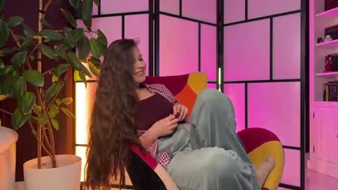 Snapshot of laurenbrite chatting on 11.21.25 Lauren Brite online show from 11.21.25