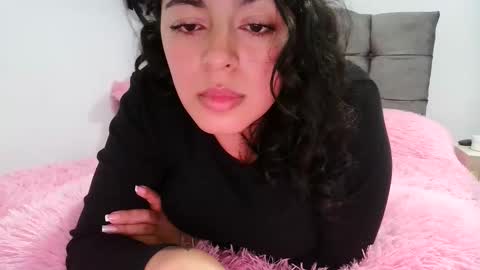 laurenhot94 online show from 12.22.25