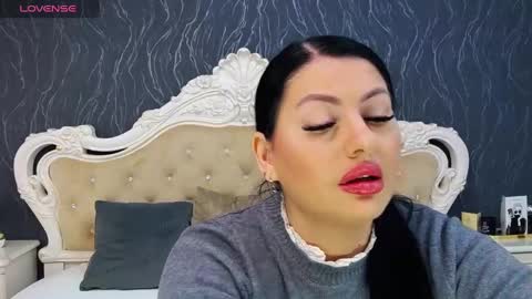 Laura online show from 02.06.25