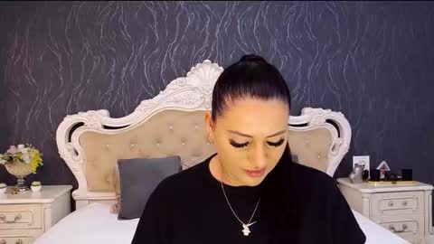 Laura online show from 09.10.25