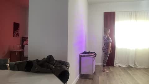 Snapshot of laurenphillips chatting on 01.27.25 Lauren Phillips online show from 01.27.25