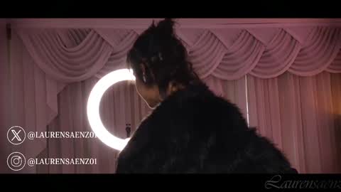 Lauren Saenz online show from 01.17.25