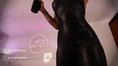 Lauren Saenz online show from 01.28.25