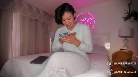 Lauren Saenz online show from 03.07.25