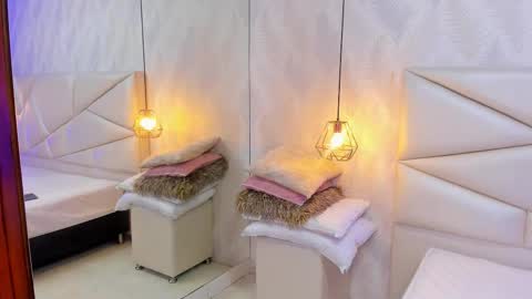 Laurent online show from 12.14.25