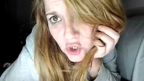 Snapshot of lauriehotxxx chatting on 02.05.25 lauriehotxxx online show from 02.05.25