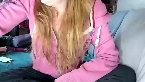 Snapshot of lauriehotxxx chatting on 02.11.25 lauriehotxxx online show from 02.11.25