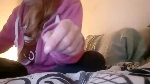 Snapshot of lauriehotxxx chatting on 12.17.25 lauriehotxxx online show from 12.17.25