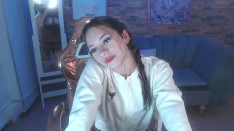 Snapshot of laurita_b chatting on 12.30.24 Laurita online show from 12.30.24