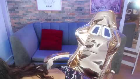 Snapshot of laurita_b chatting on 02.10.25 Laurita online show from 02.10.25