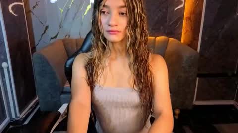 Snapshot of laurita_b chatting on 11.04.25 Laurita online show from 11.04.25