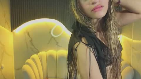 Snapshot of laurita_b chatting on 11.07.25 Laurita online show from 11.07.25