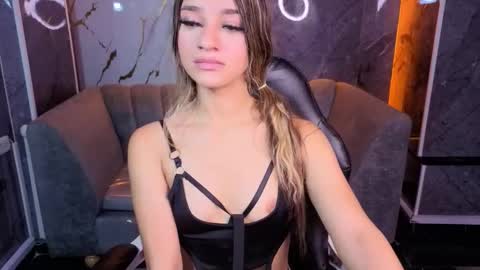 Snapshot of laurita_b chatting on 11.21.25 Laurita online show from 11.21.25