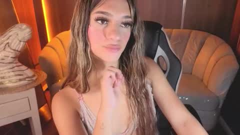 Snapshot of laurita_b chatting on 11.22.25 Laurita online show from 11.22.25